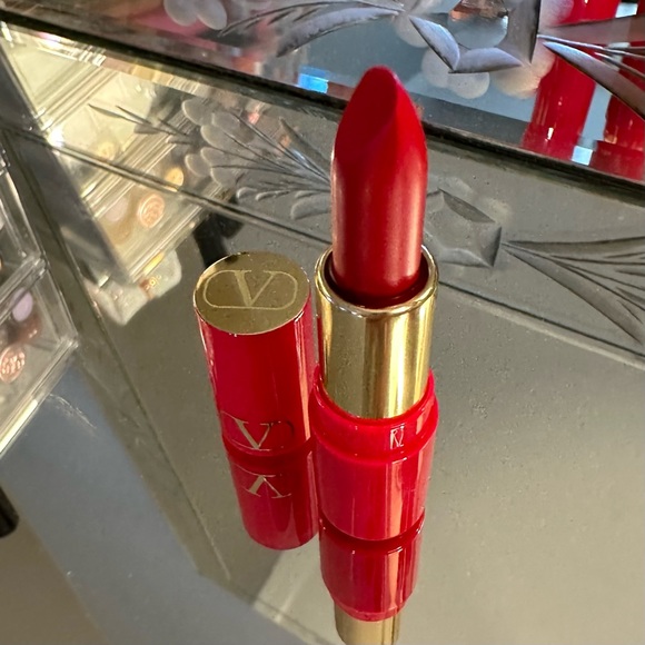 2/$12 * New Valentino 22R Lipstick Mini - Picture 4 of 6
